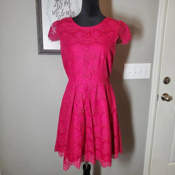XXI Forever 21 Juniors Size Medium Fuscia Pink Lace Dress - Picture 1 of 12